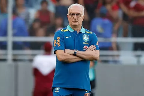 بعد نكسة الأرجنتين.. الاتحاد البرازيلي يعلن رحيل مدربه رسميًا